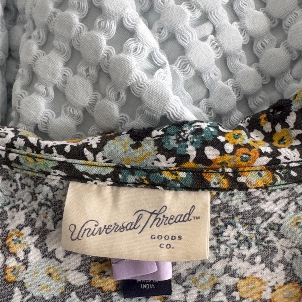 Universal Thread Floral Patterned Top - Picture 4 of 4